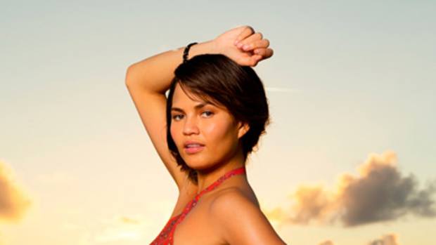 13_chrissy-teigen-body-paint_13.jpg